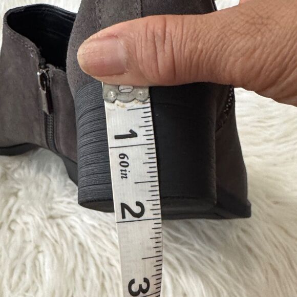 Kenneth Cole Women's Suede Gray Ankle Boots Size 7.5 NWOT - Picture 8 of 9